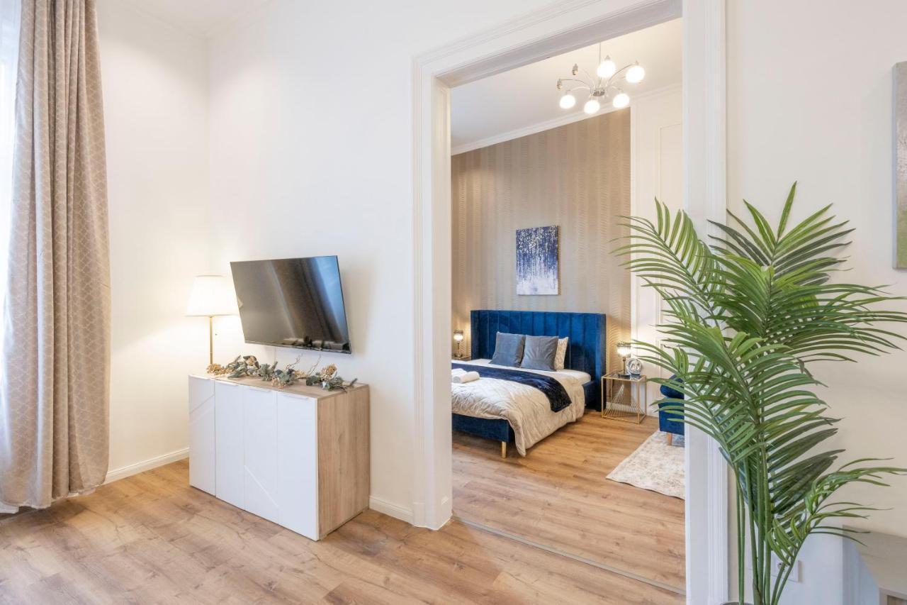 Luxurious Central Grand Home W/ 3Bedrm 2Bathrm Budapeste Exterior foto