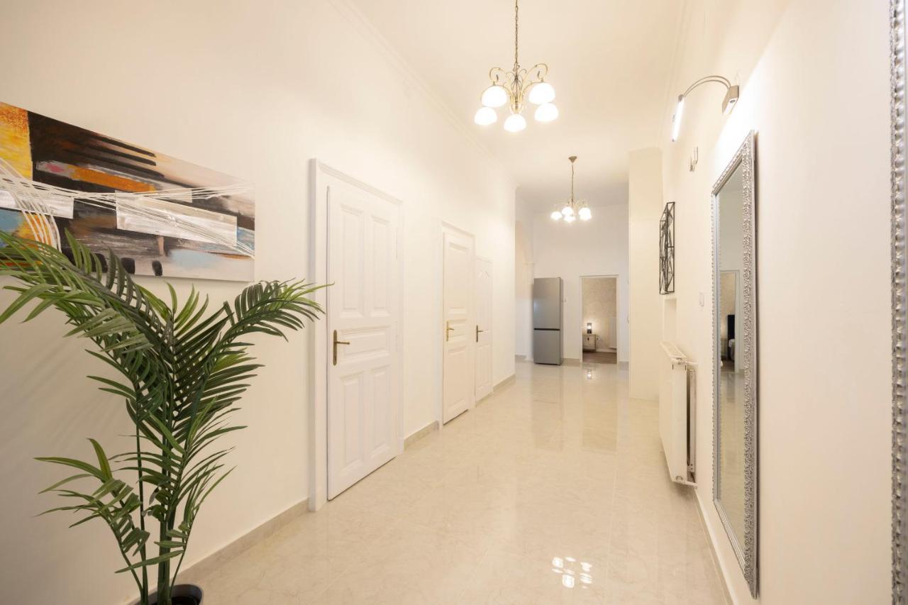 Luxurious Central Grand Home W/ 3Bedrm 2Bathrm Budapeste Exterior foto